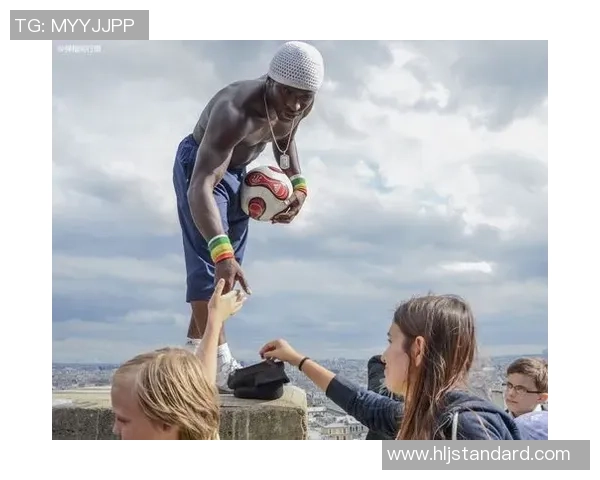 足球明星在巴黎街头的时尚瞬间与独特风格展现